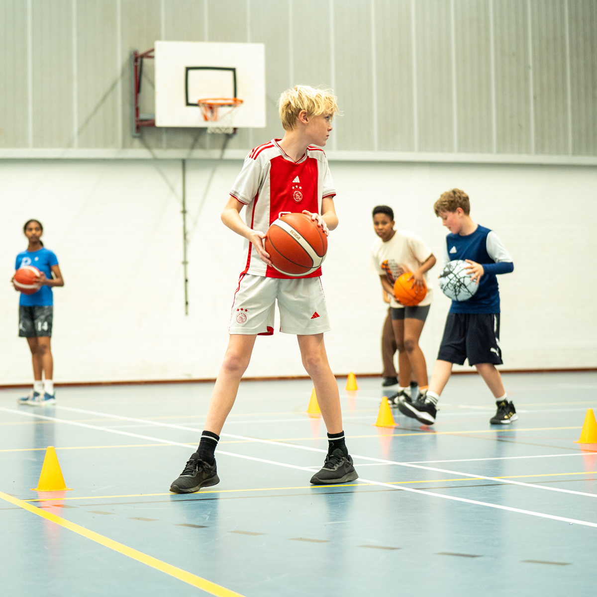 Basketbaltraining University voor kinderen in Almere